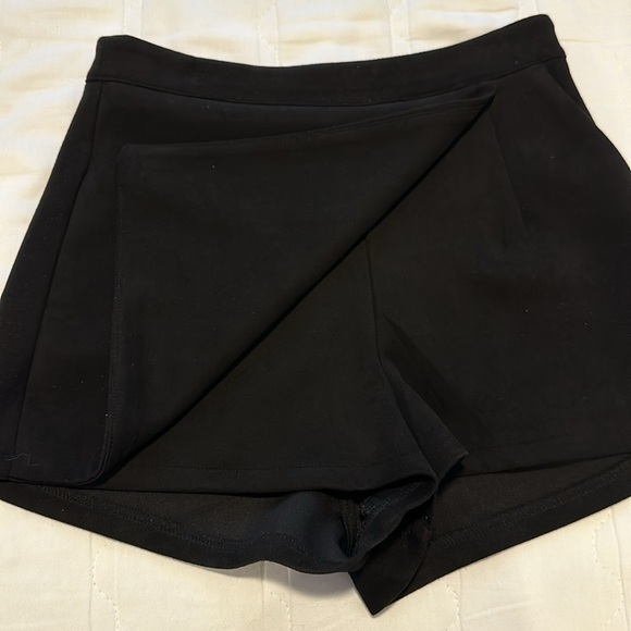 NWOT RARE Misguided Black Wrap Skort Size 4 - Picture 9 of 10